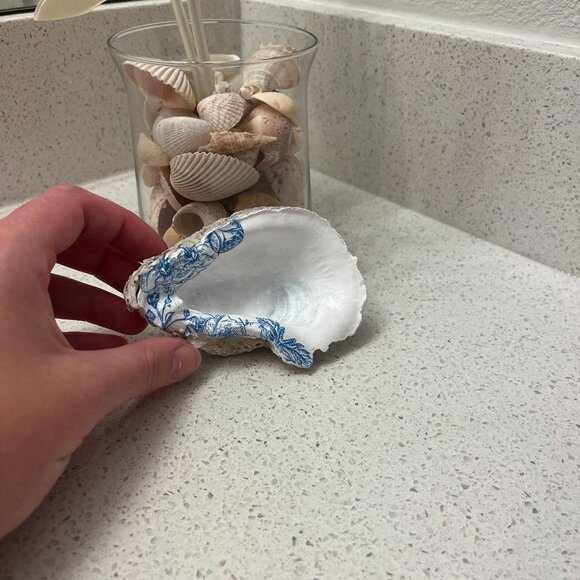 🦪Blue & White Oyster Shell Jewelry Dish! - Picture 1 of 1